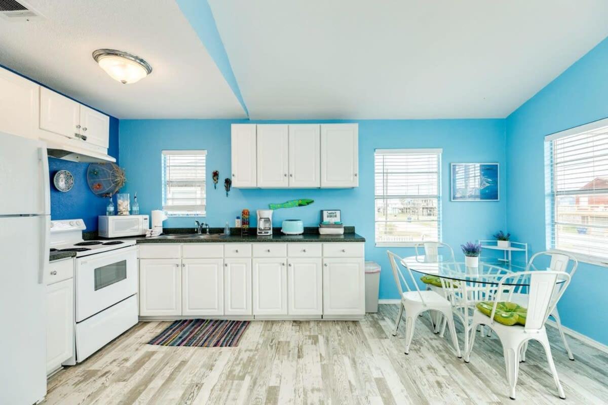 Fun In The Sun! Cozy Beach Pad, Gulf Views And Easy Access To The Sand! Surfside Beach Exterior photo