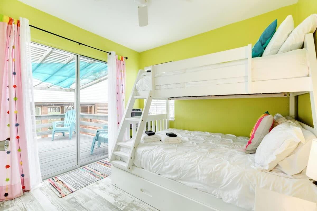 Fun In The Sun! Cozy Beach Pad, Gulf Views And Easy Access To The Sand! Surfside Beach Exterior photo