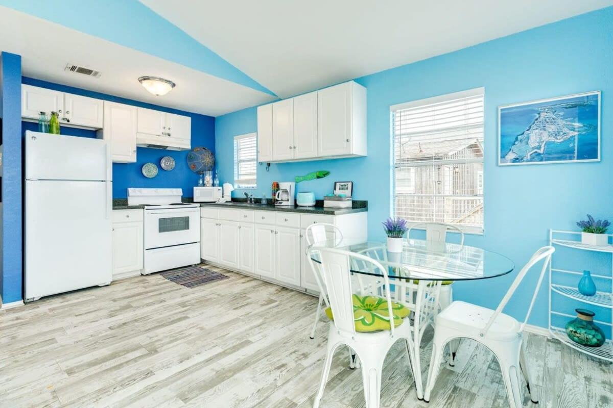 Fun In The Sun! Cozy Beach Pad, Gulf Views And Easy Access To The Sand! Surfside Beach Exterior photo