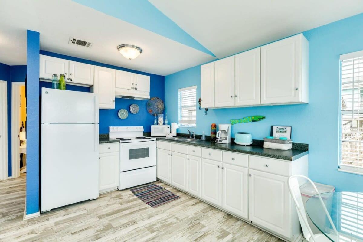 Fun In The Sun! Cozy Beach Pad, Gulf Views And Easy Access To The Sand! Surfside Beach Exterior photo